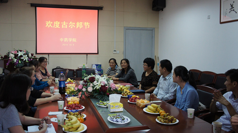 共庆民族节日  共襄和谐愿景――AV视频
“欢度古尔邦节”座谈会